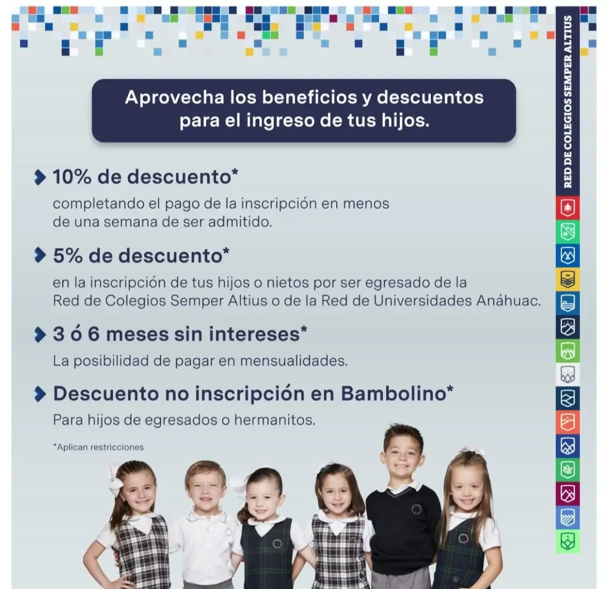 Promoci贸n de beneficios y descuentos para inscripci贸n de estudiantes, con ni帽os en uniforme escolar posando juntos.